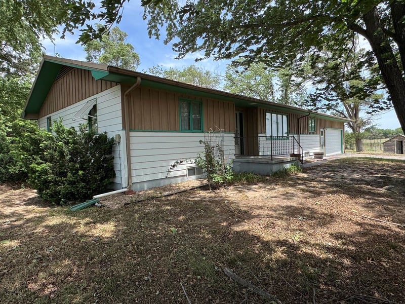 914 Burmac Rd, Burrton, KS 67020