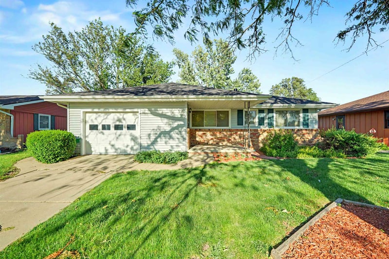 2625 Robin Rd, Salina, KS 67401