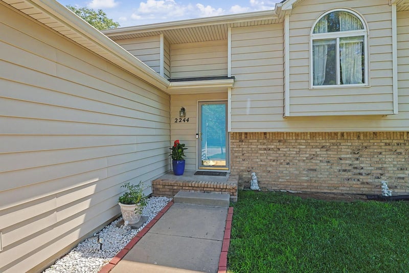 2244 S Rutledge St, Wichita, KS 67209