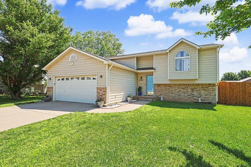 2244 S Rutledge St, Wichita, KS 67209