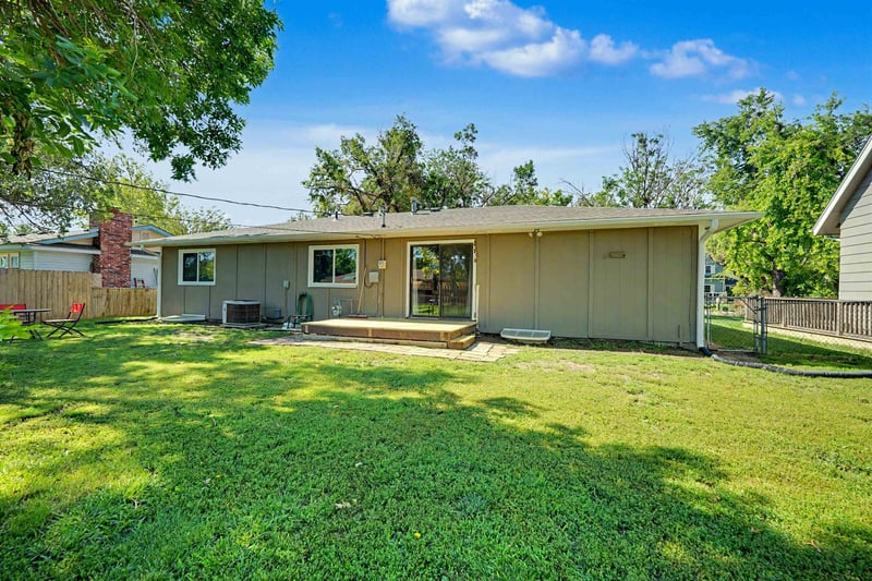 647 Neal Ave, Salina, KS 67401