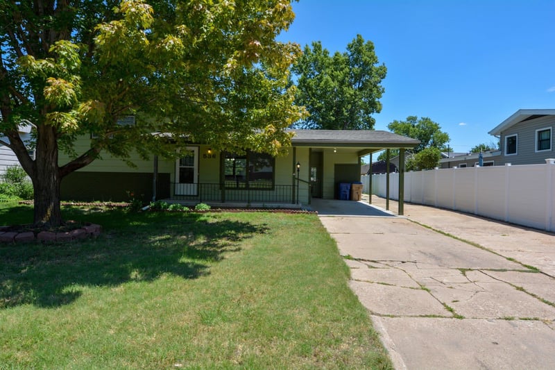 536 Meeds Dr, Valley Center, KS 67147