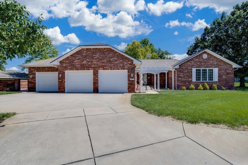 10531 Millpond St, Wichita, KS 67212