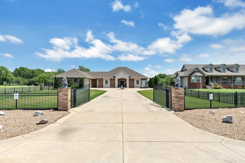 6628 Hydraulic , Wichita, KS 67216
