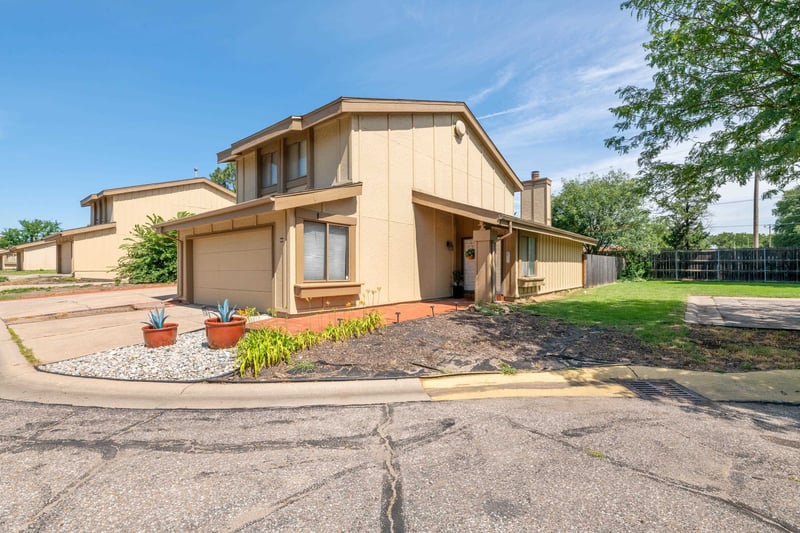 8419 Harry St, Wichita, KS 67207