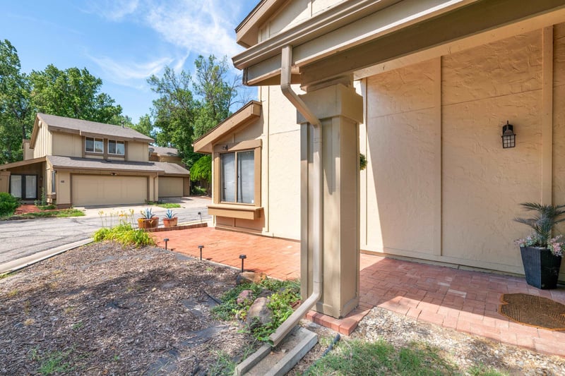 8419 Harry St, Wichita, KS 67207