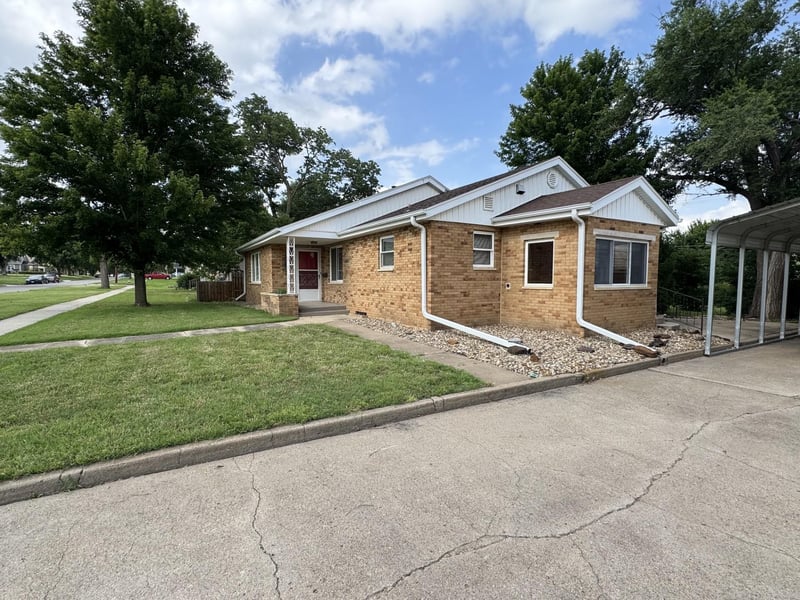 211 S First Ave, Minneapolis, KS 67467