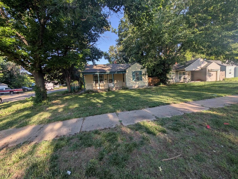 1301 N Dellrose Ave, Wichita, KS 67208