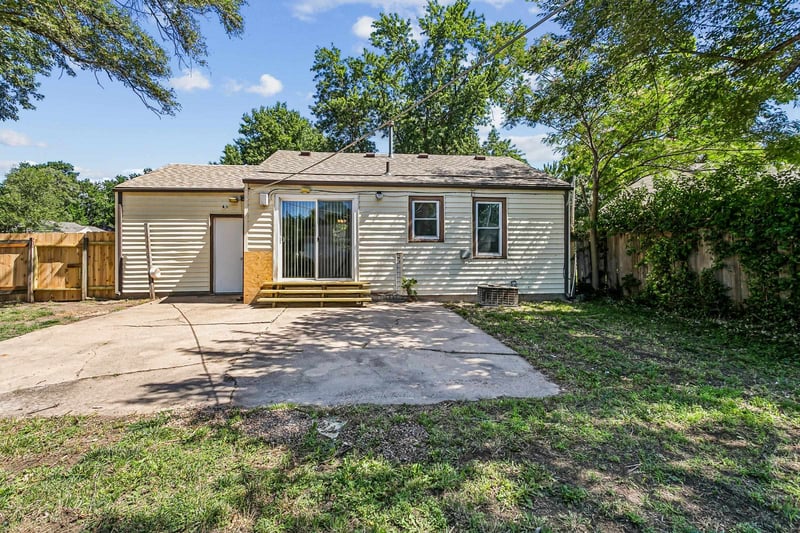 5901 E Bayley St, Wichita, KS 67218