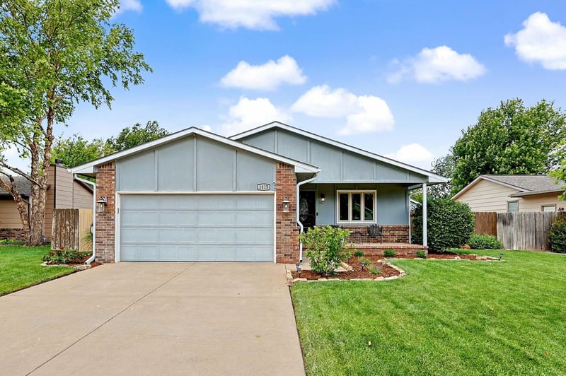 2425 N Amarado St, Wichita, KS 67205