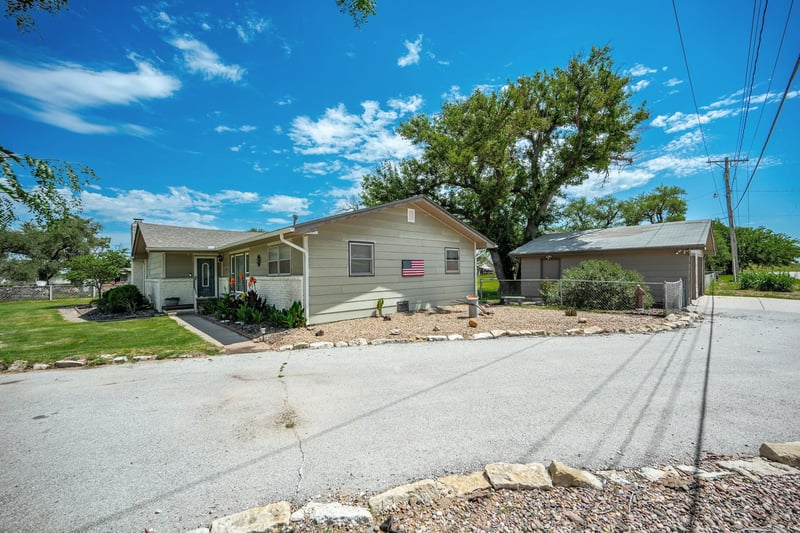 452 S Meadowhaven St, Wichita, KS 67209