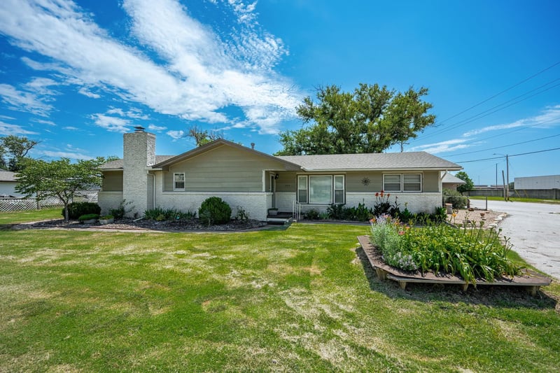 452 S Meadowhaven St, Wichita, KS 67209