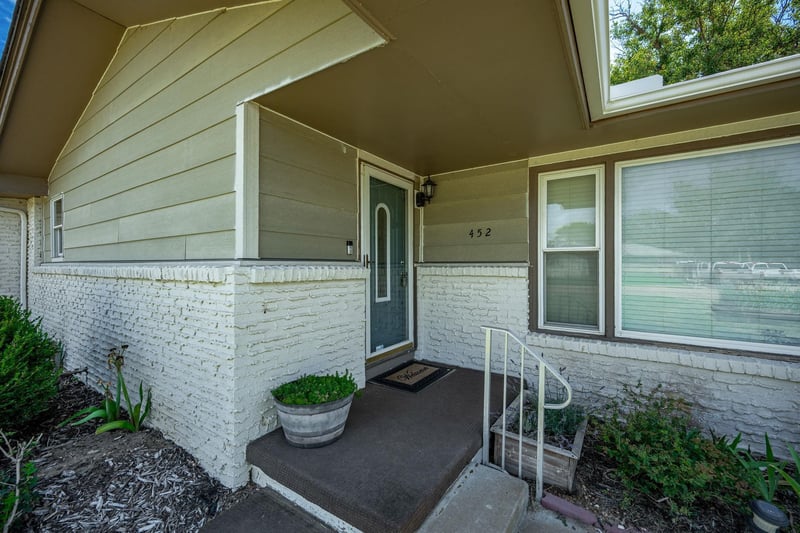 452 S Meadowhaven St, Wichita, KS 67209