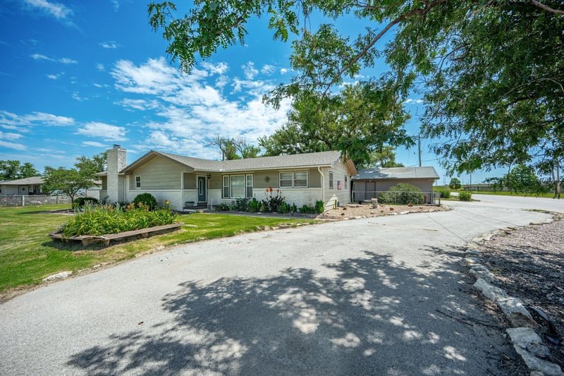452 S Meadowhaven St, Wichita, KS 67209