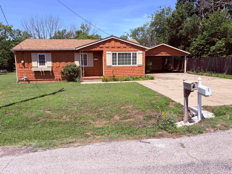 1022 S Cherry St, Wellington, KS 67152