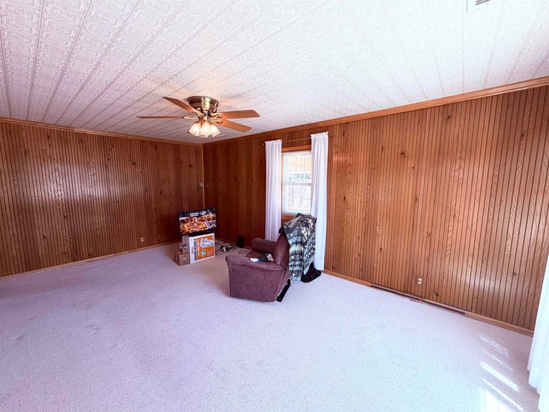 1022 S Cherry St, Wellington, KS 67152