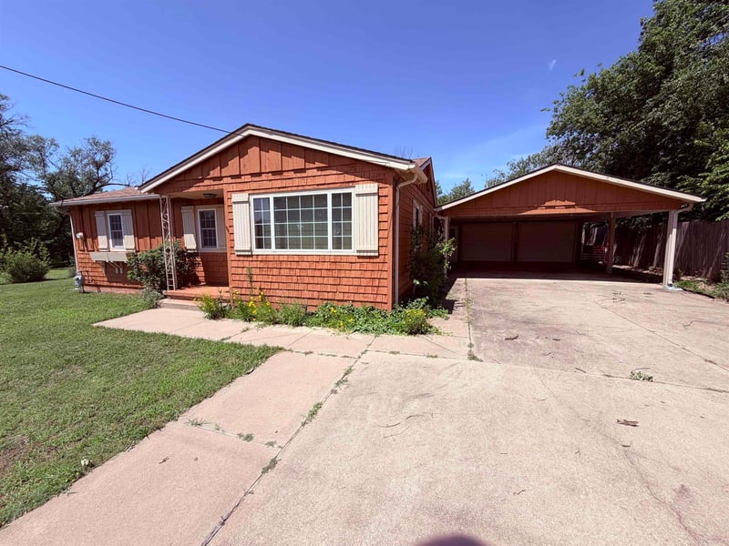 1022 S Cherry St, Wellington, KS 67152