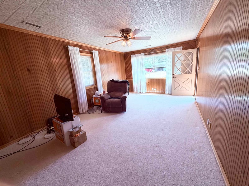 1022 S Cherry St, Wellington, KS 67152
