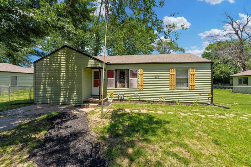 542 Sunrise Dr, Wichita, KS 67217
