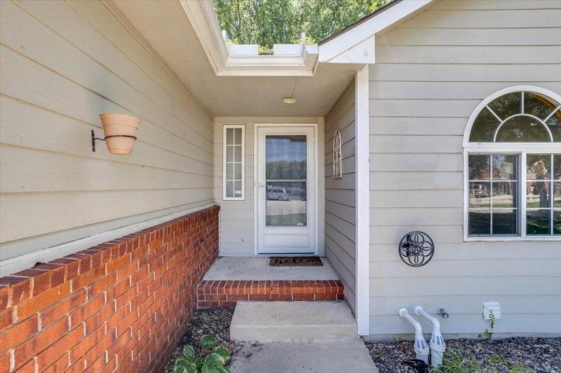 2721 Stoney Point Ct, Wichita, KS 67205