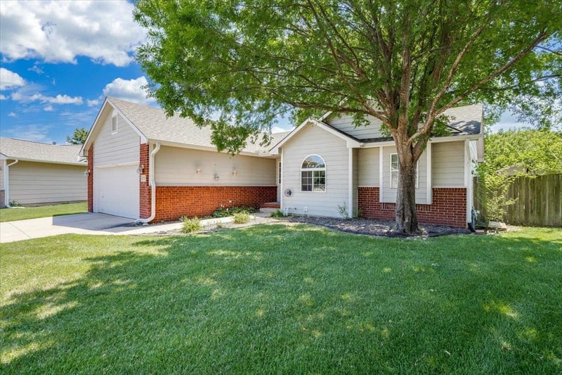 2721 Stoney Point Ct, Wichita, KS 67205