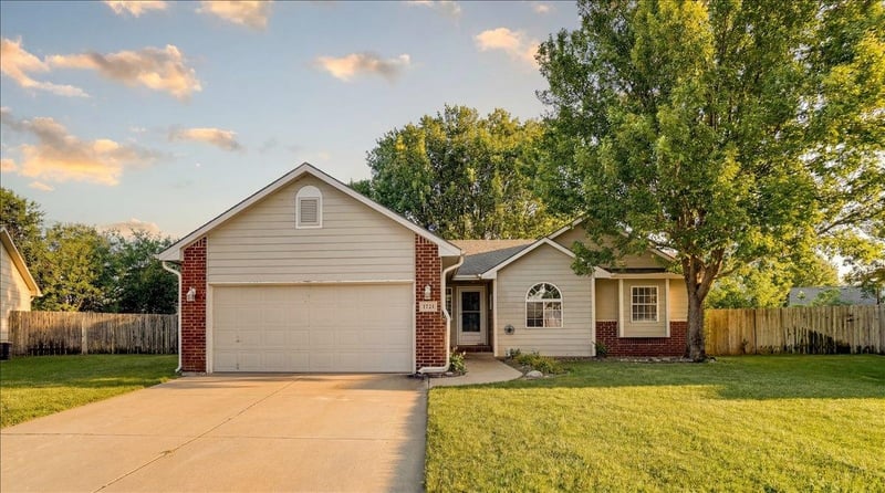 2721 Stoney Point Ct, Wichita, KS 67205