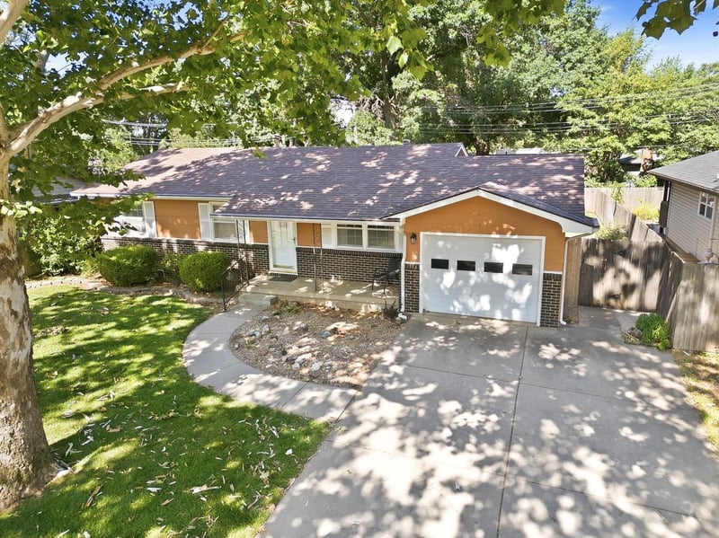 1209 N Sunset Dr, Mulvane, KS 67110