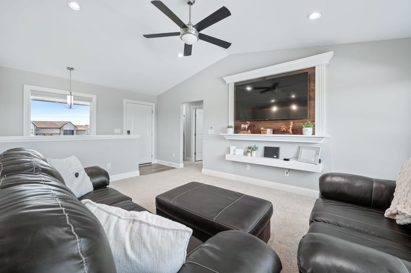 768 E Sunset Cir, Goddard, KS 67052