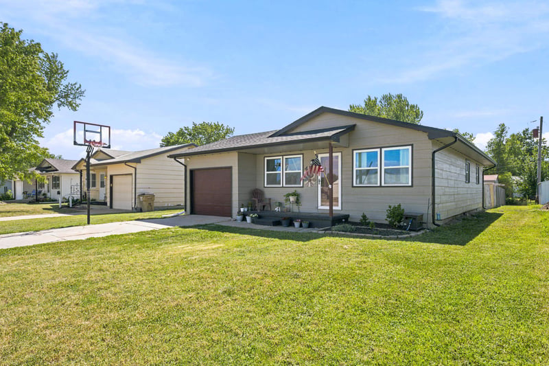 419 N Sedgwick Ave, Burrton, KS 67020