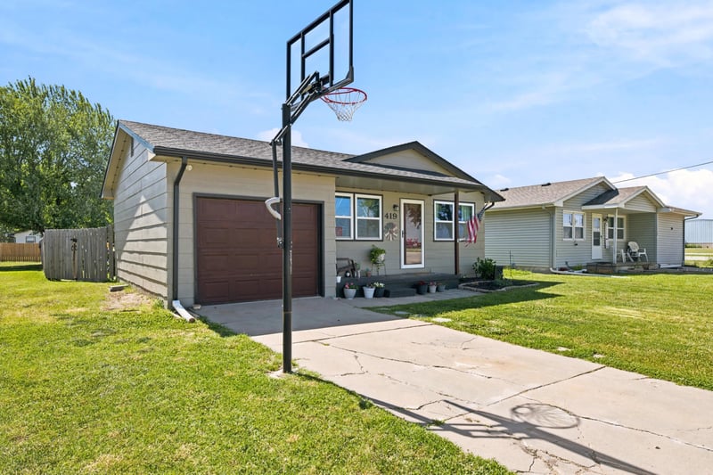 419 N Sedgwick Ave, Burrton, KS 67020