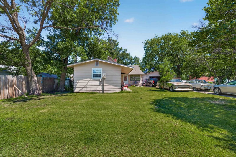 218 Main St, Walton, KS 67151