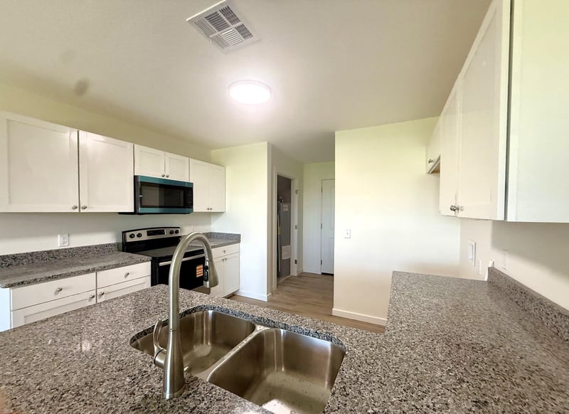1237 Fountain Dr, Salina, KS 67401