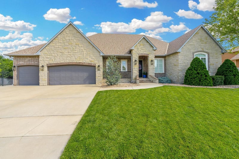 1521 N Obsidian Ct, Wichita, KS 67235