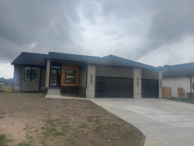 6625 N Silverton St, Park City, KS 67219
