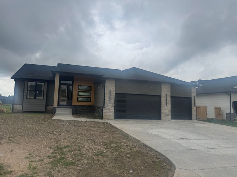 6625 N Silverton St, Park City, KS 67219