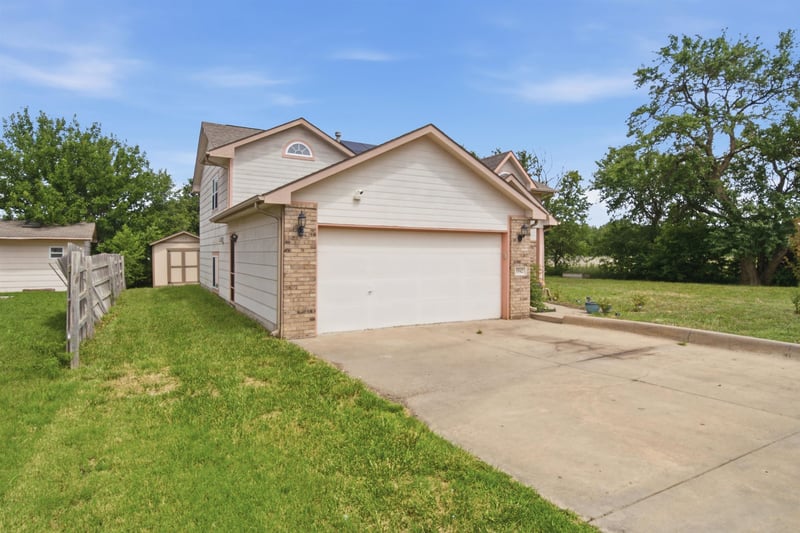 1942 Chateau St, Wichita, KS 67207
