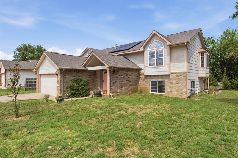 1942 Chateau St, Wichita, KS 67207
