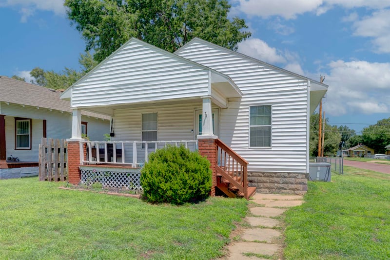 1326 Summit St, Arkansas City, KS 67005