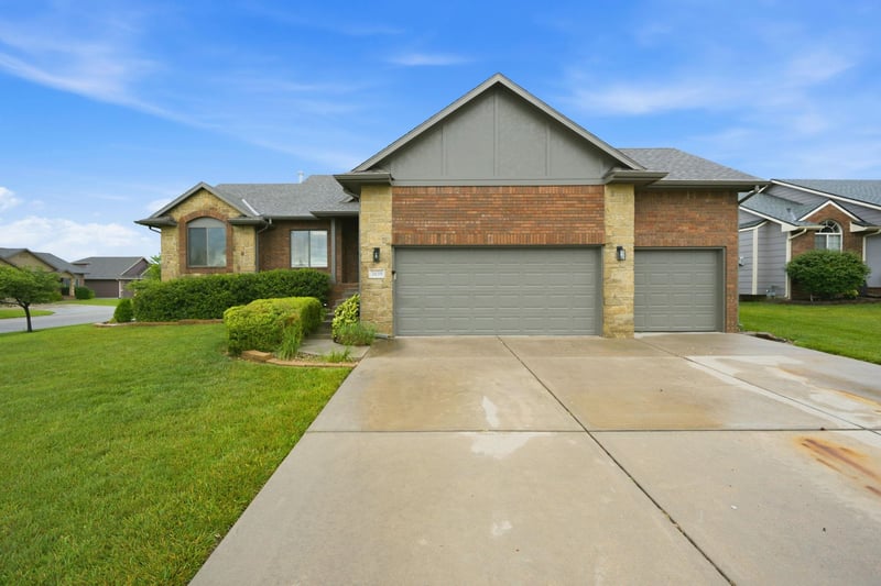 2639 N Woodridge, Wichita, KS 67226