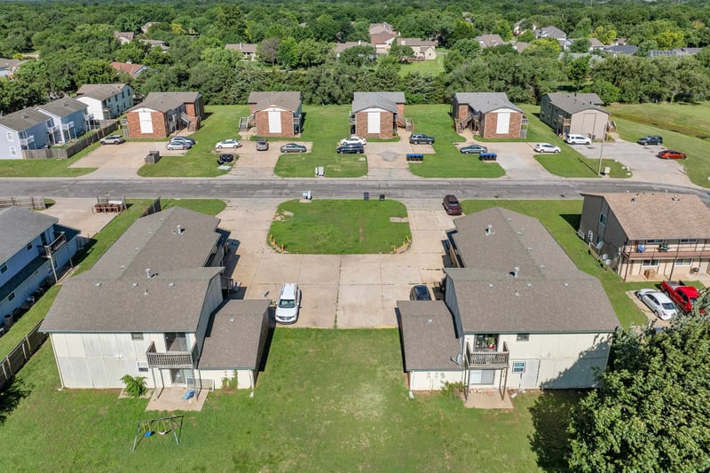 122 N Brunswick St, Wichita, KS 67212