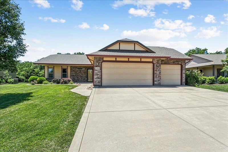 1213 Hamilton Cir, Derby, KS 67037