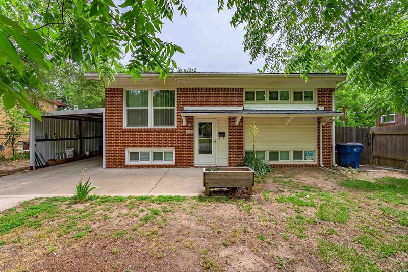 2144 S Bennett, Wichita, KS 67213