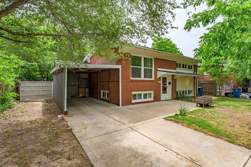 2144 S Bennett, Wichita, KS 67213