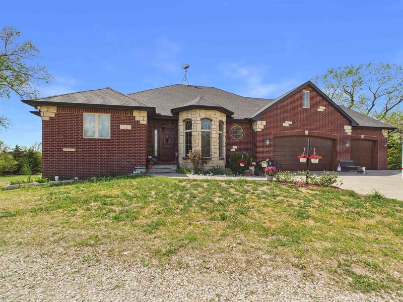 22015 101st St N, Mount Hope, KS 67108