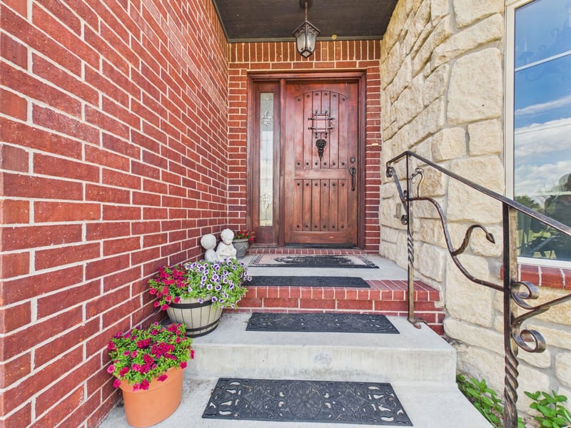 22015 101st St N, Mount Hope, KS 67108
