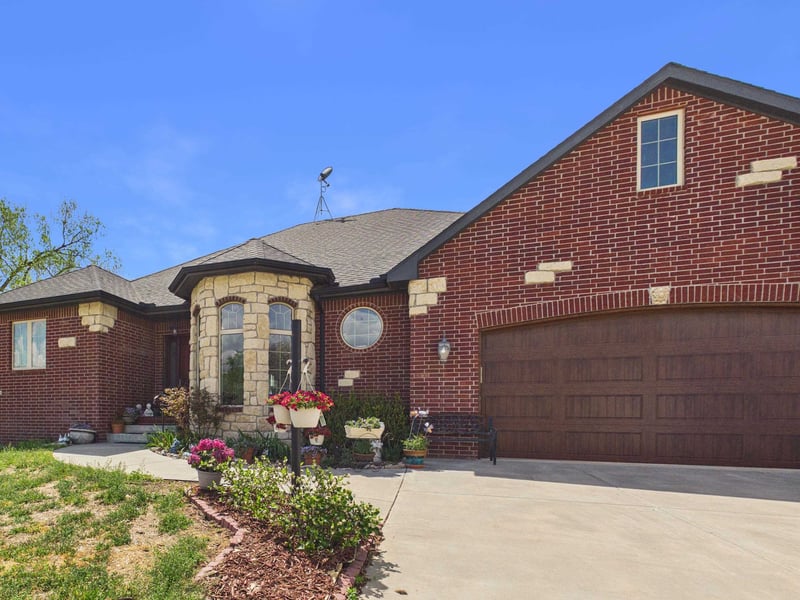 22015 101st St N, Mount Hope, KS 67108