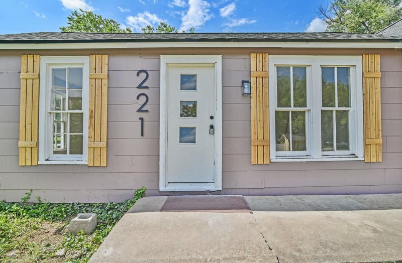 221 E 2nd, Halstead, KS 67056