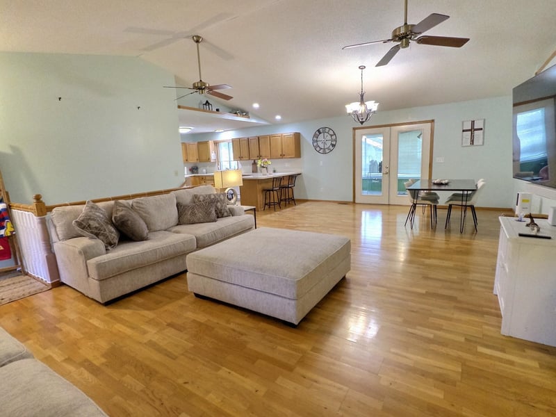 215 Prather St, Mulvane, KS 67110