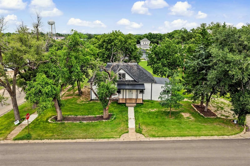 702 N Rock St, Minneapolis, KS 67467