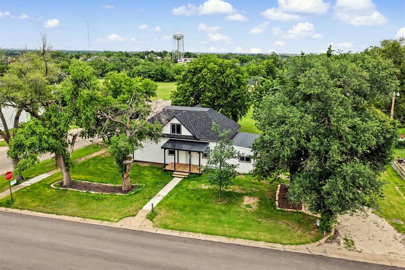 702 N Rock St, Minneapolis, KS 67467
